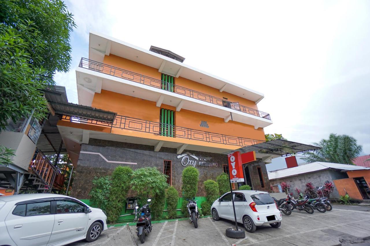 Super Oyo 2639 Oxy Townhouse Hotell Manado Eksteriør bilde