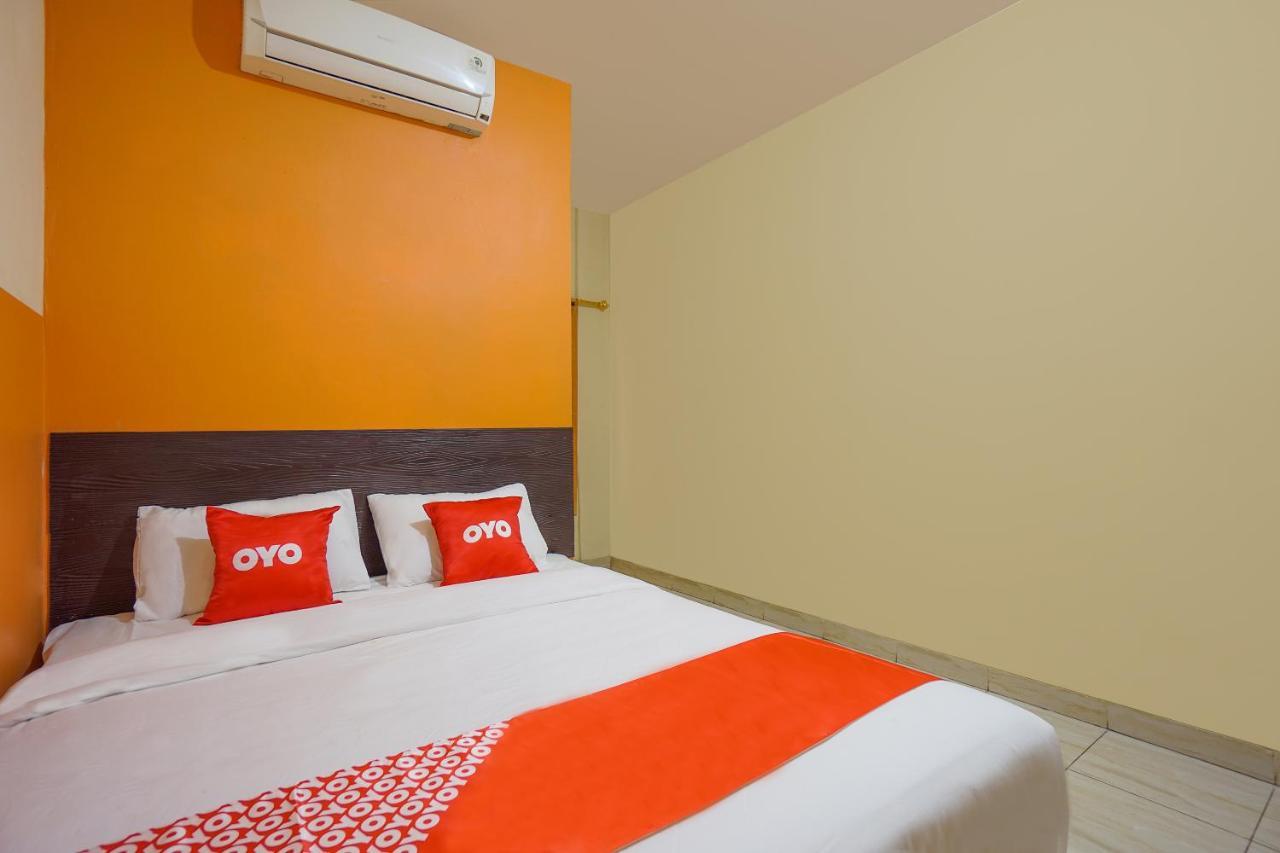 Super Oyo 2639 Oxy Townhouse Hotell Manado Eksteriør bilde