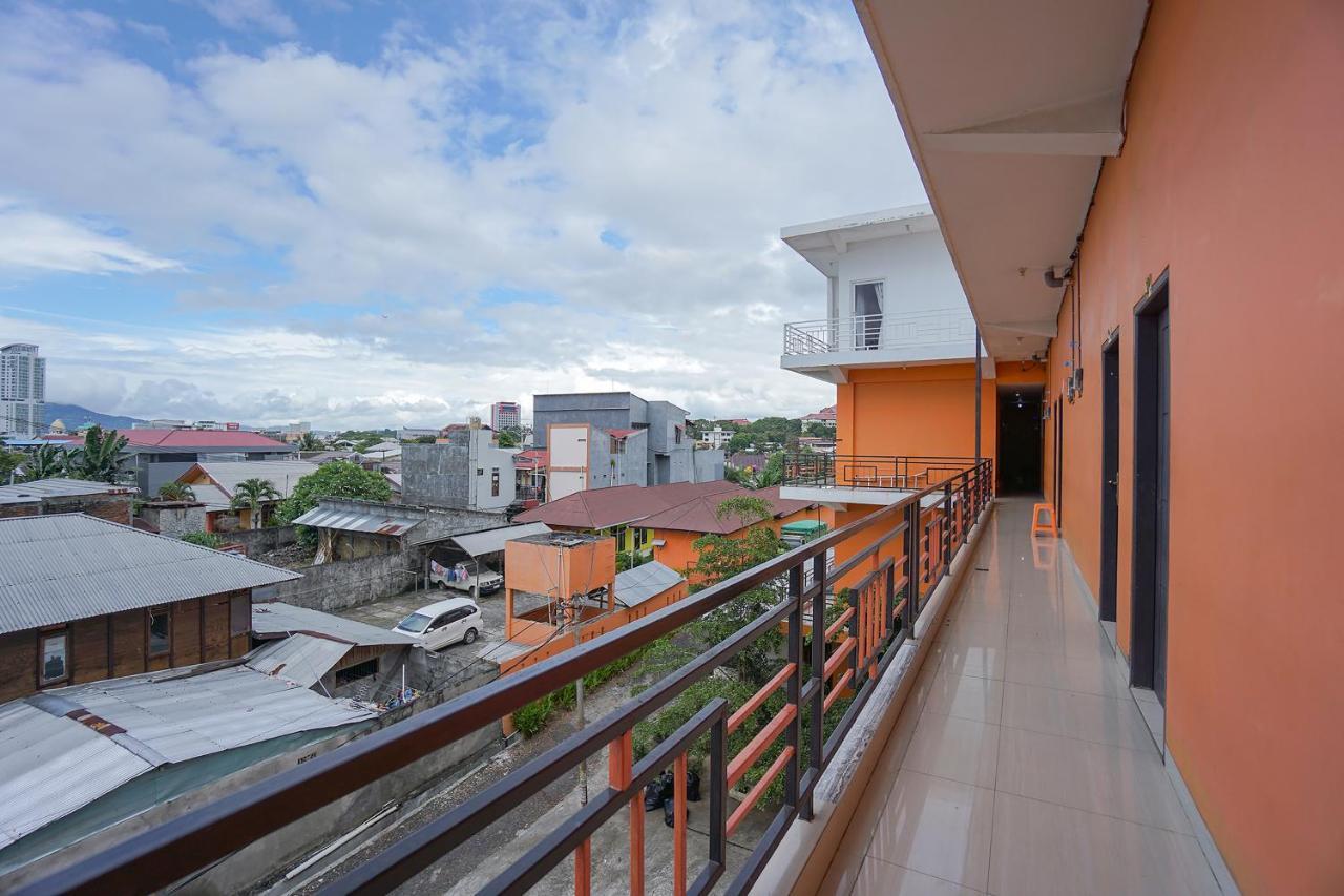 Super Oyo 2639 Oxy Townhouse Hotell Manado Eksteriør bilde