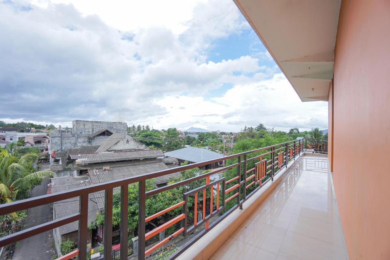 Super Oyo 2639 Oxy Townhouse Hotell Manado Eksteriør bilde